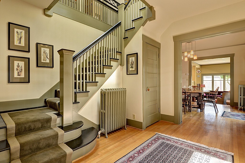 Property Photo:  1153 Federal Avenue E  WA 98102 