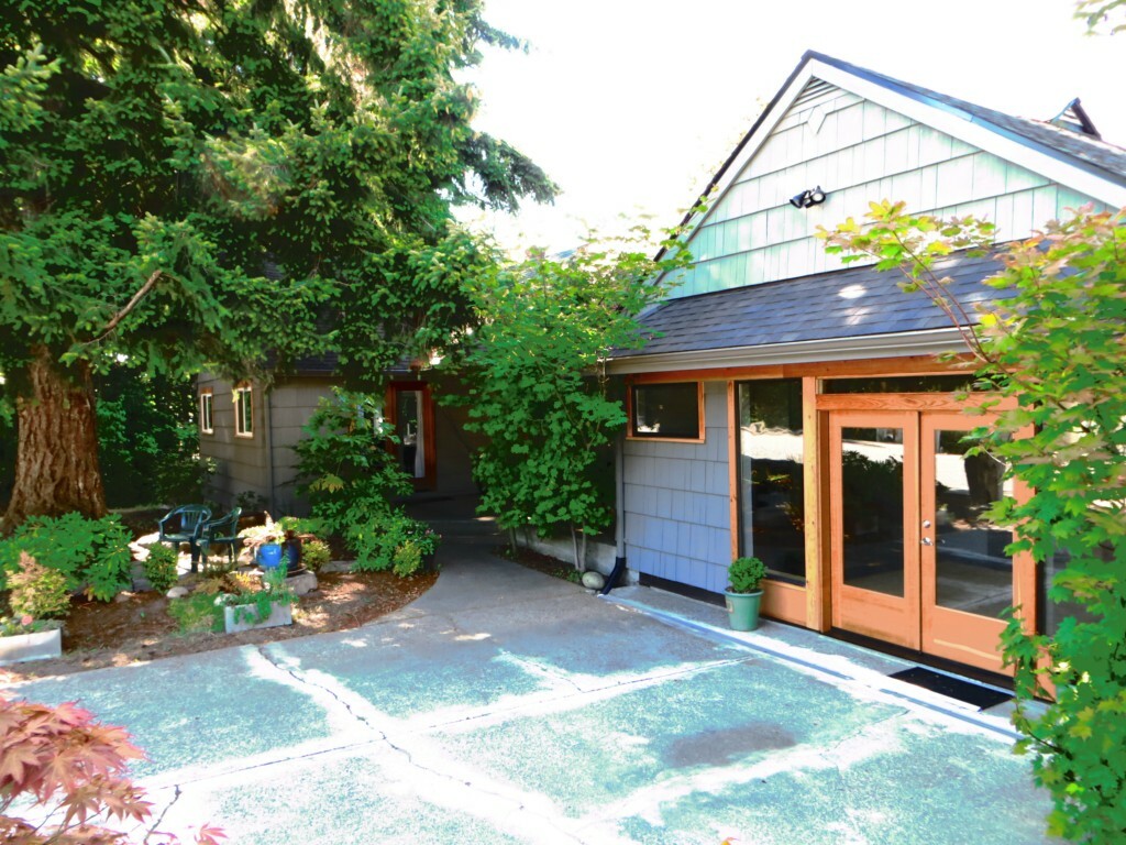 Property Photo:  816 3rd St  WA 98275 