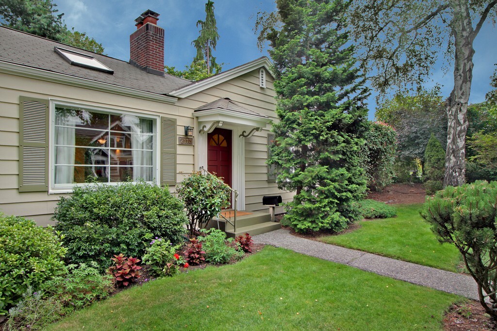 Property Photo: 2113 NE 81st Place WA 98115