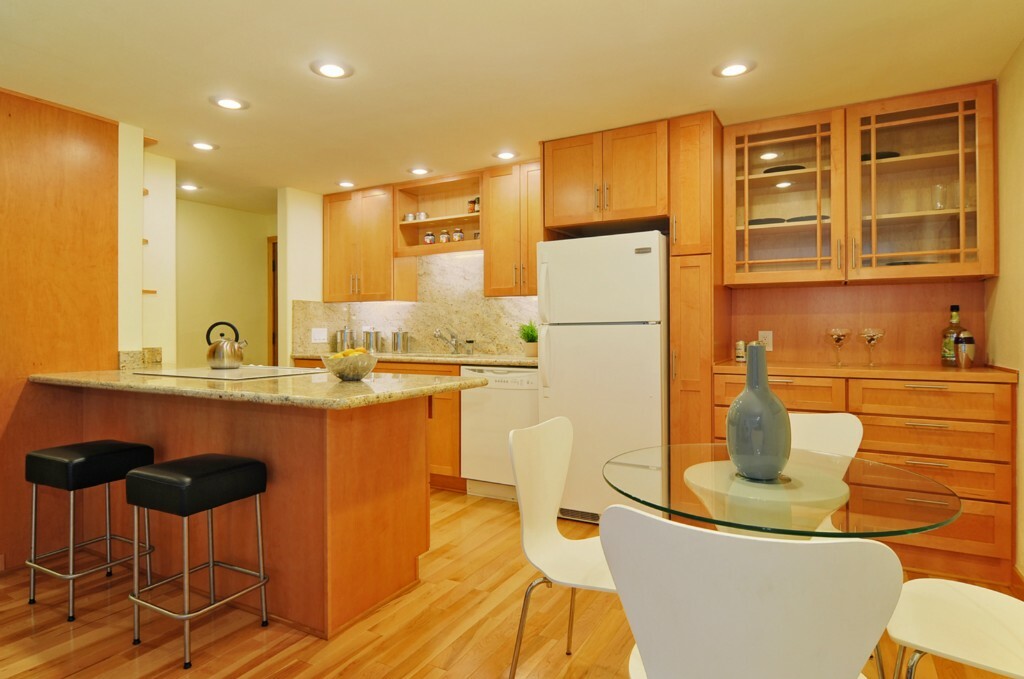 Property Photo: 308 Summit Ave E 206 WA 98102