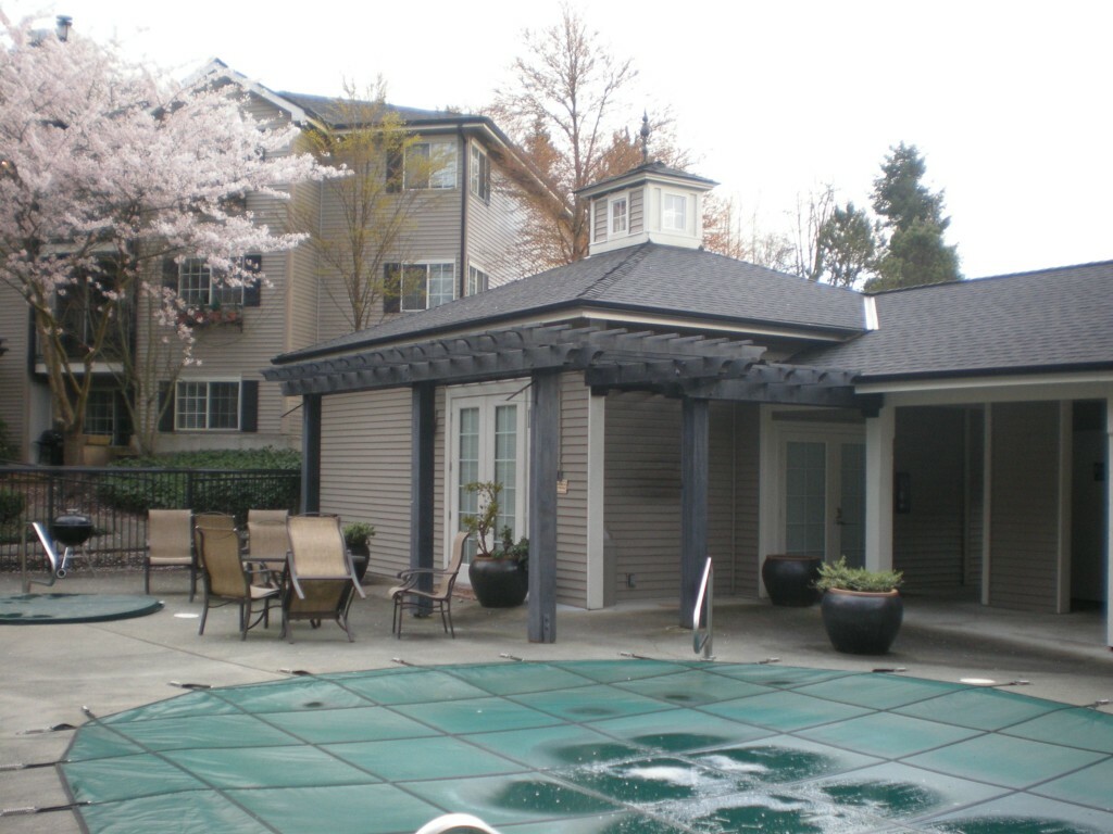 Property Photo: 215 9th St D204 WA 98033