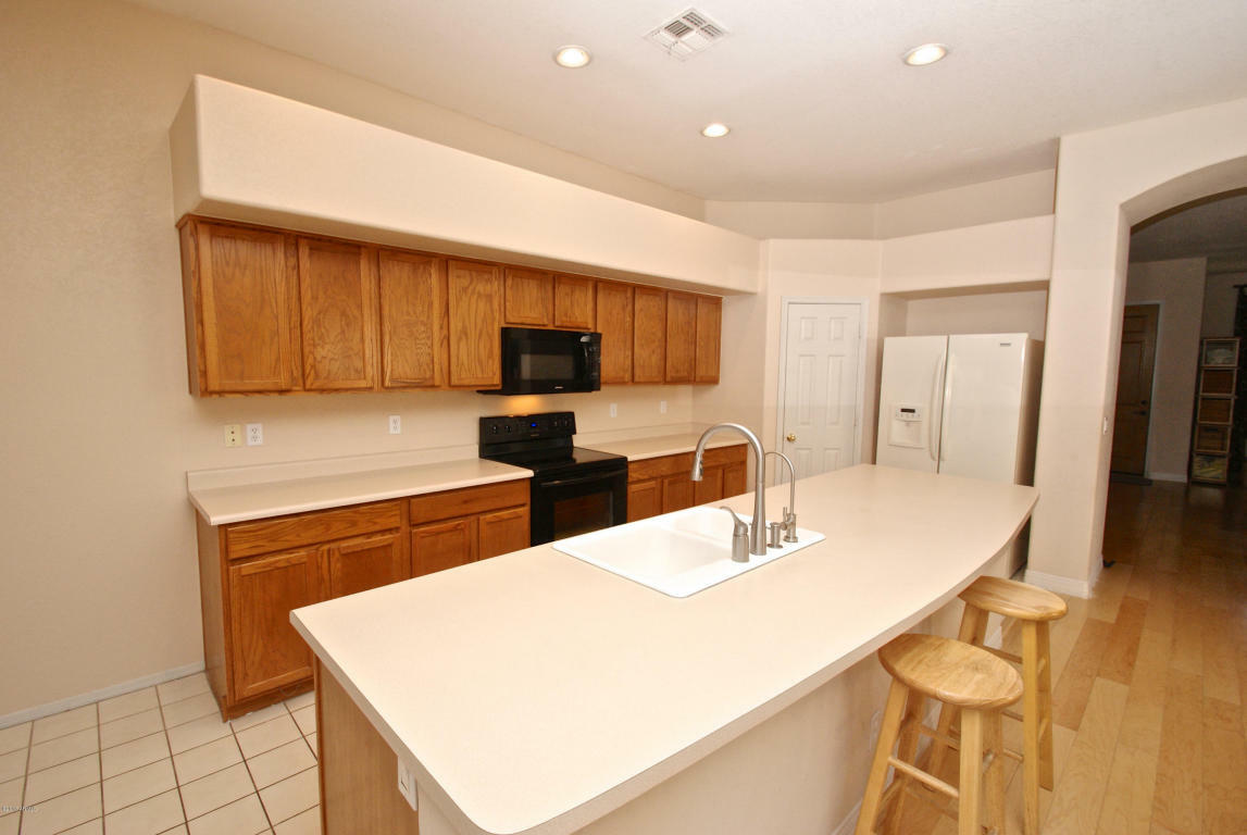 Property Photo:  1828 S Saddle Street  AZ 85233 