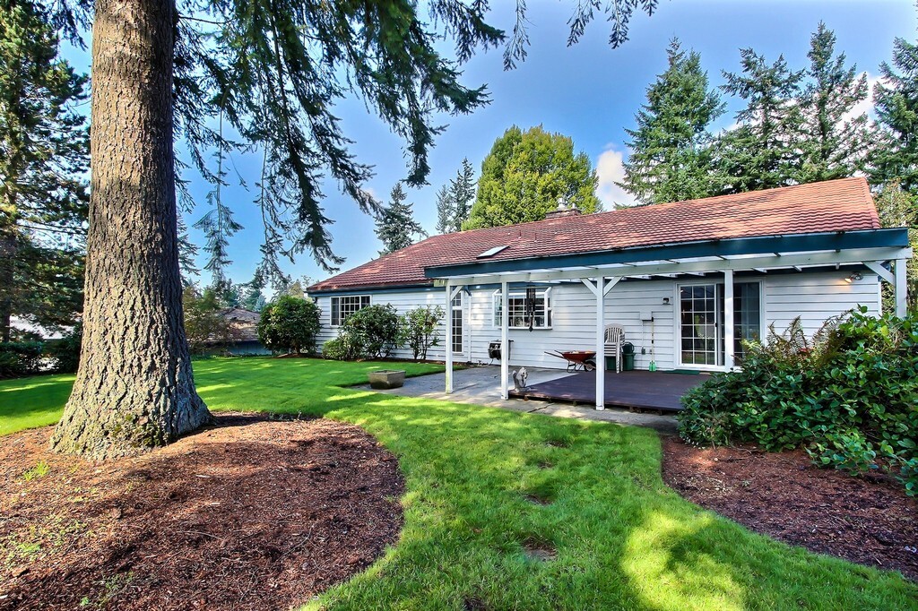 Property Photo: 14223 SE 165th Place WA 98058