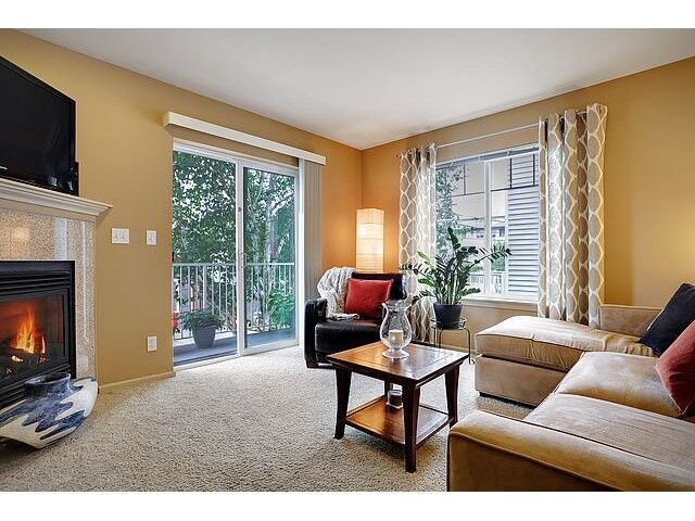 Property Photo: 532 N 103rd St B WA 98133