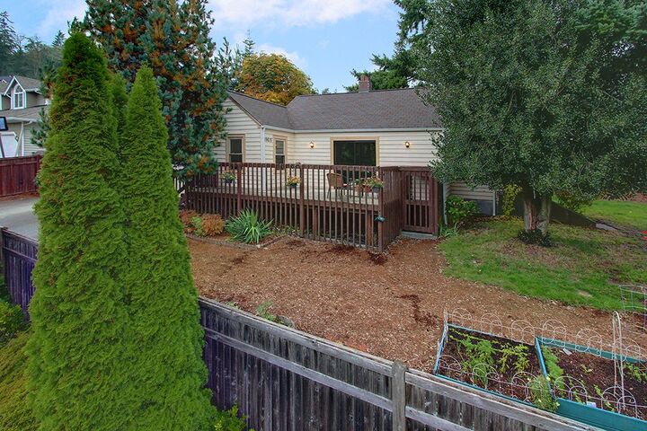 Property Photo: 19615 55th Avenue NE WA 98155