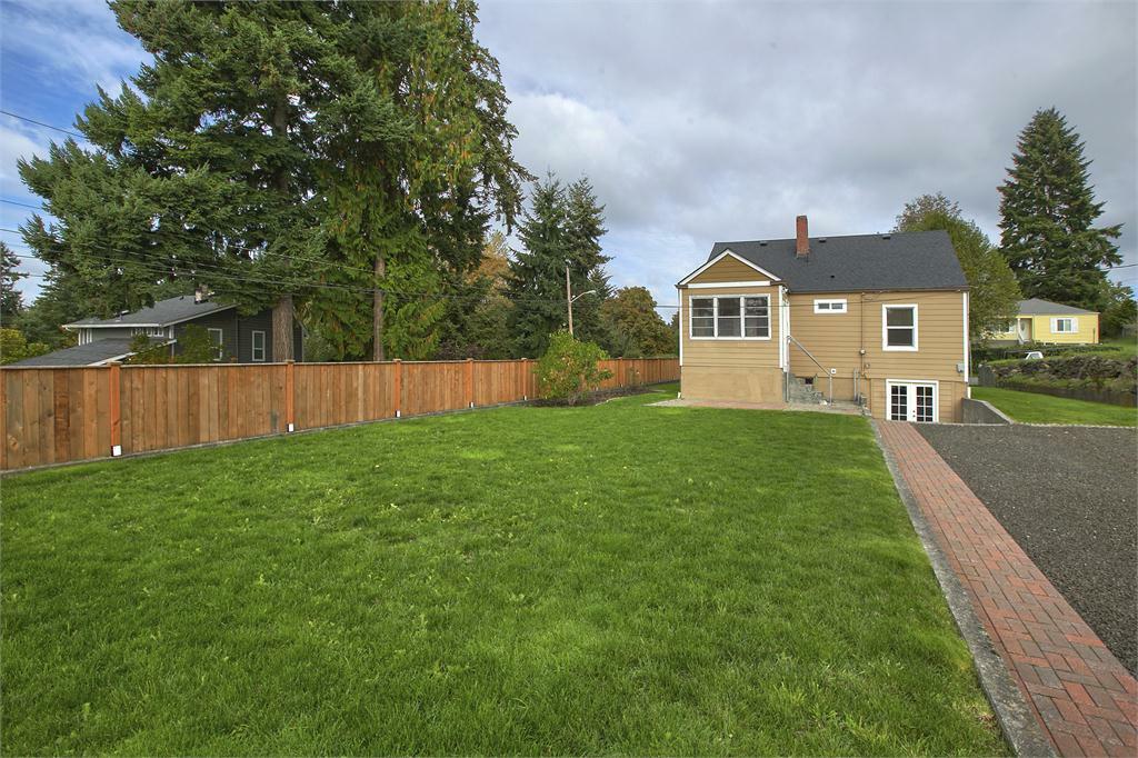 Property Photo:  2103 E 21st St  WA 98310 