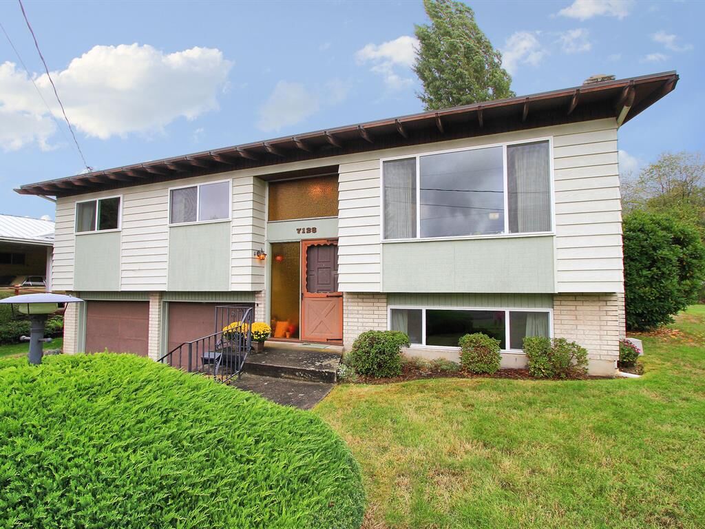 Property Photo:  7128 45th Ave S  WA 98118 