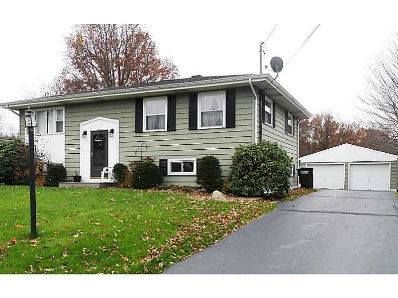 1415 Wakefield Dr.  Hermitage PA 16148 photo