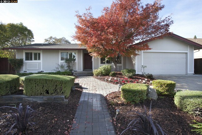 Property Photo:  901 Trent St  CA 94518-3826 