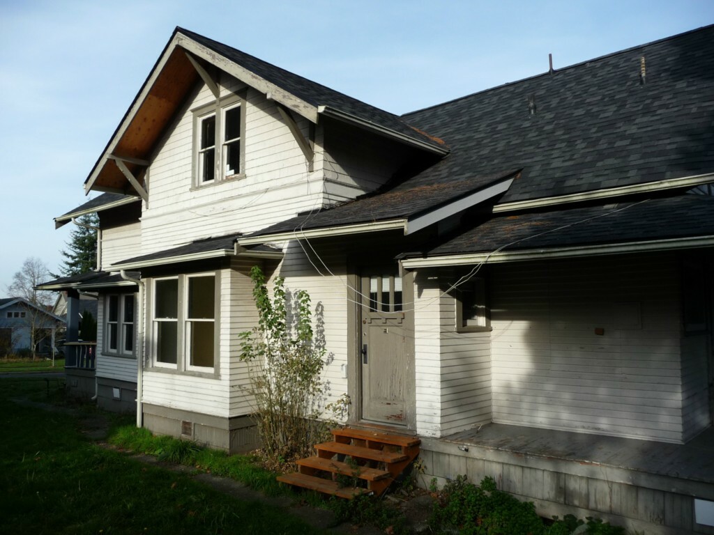 Property Photo:  1020 Mason St  WA 98225 