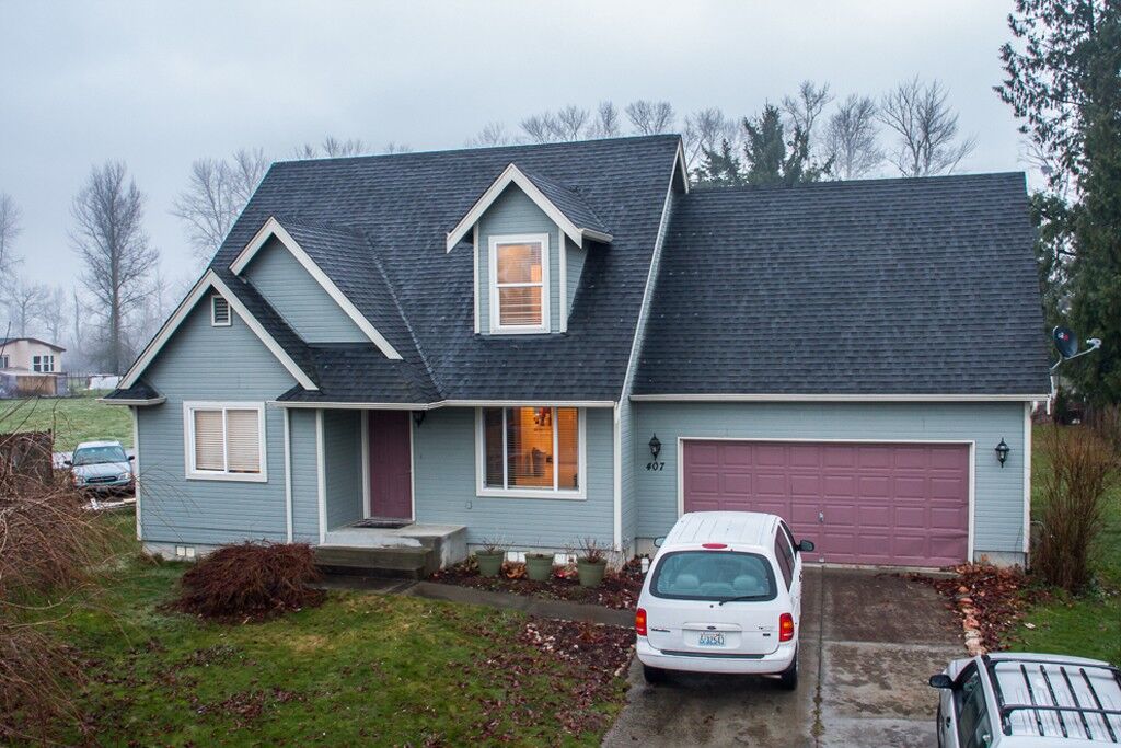 Property Photo:  407 Taylor Cir  WA 98295 