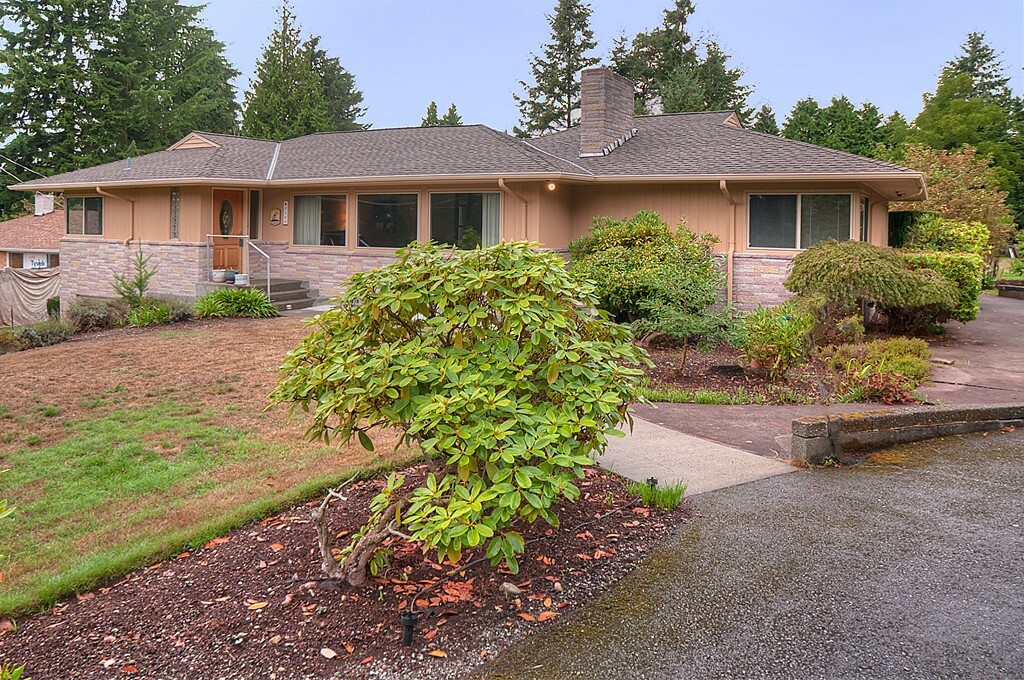 Property Photo:  2100 SW 170th St  WA 98166 