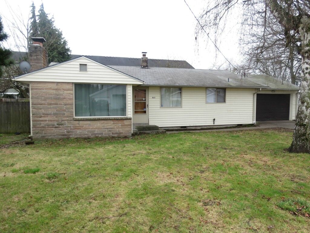 Property Photo: 802 24th St NE WA 98002