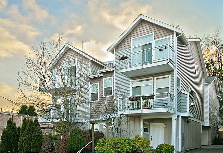 2127B Waverly Place N  Seattle WA 98109 photo