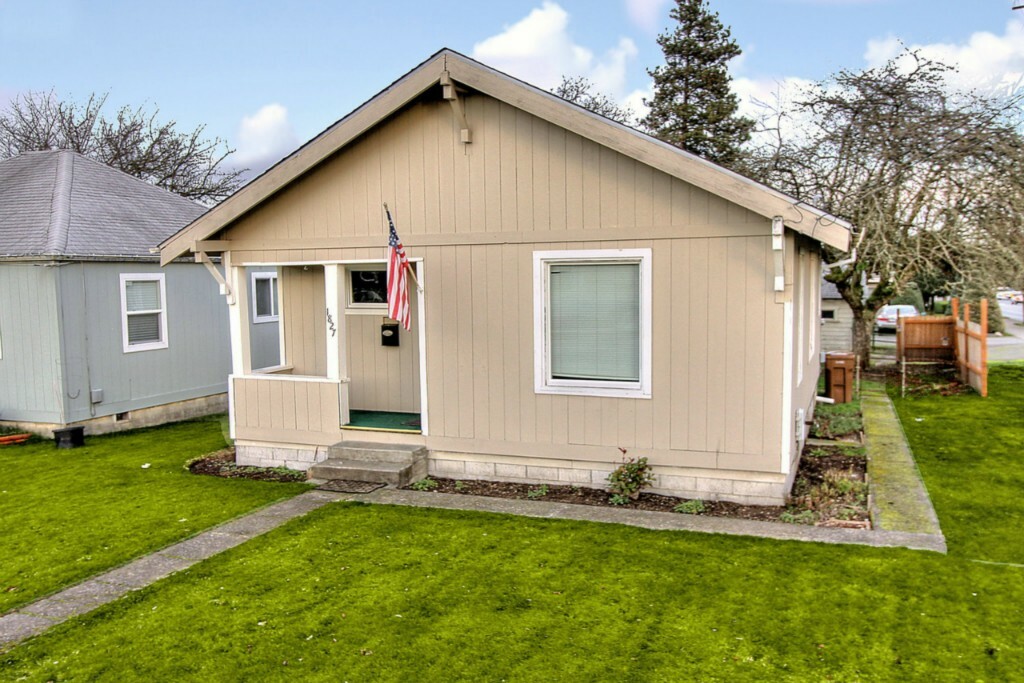 Property Photo:  1827 S Washington St  WA 98405 