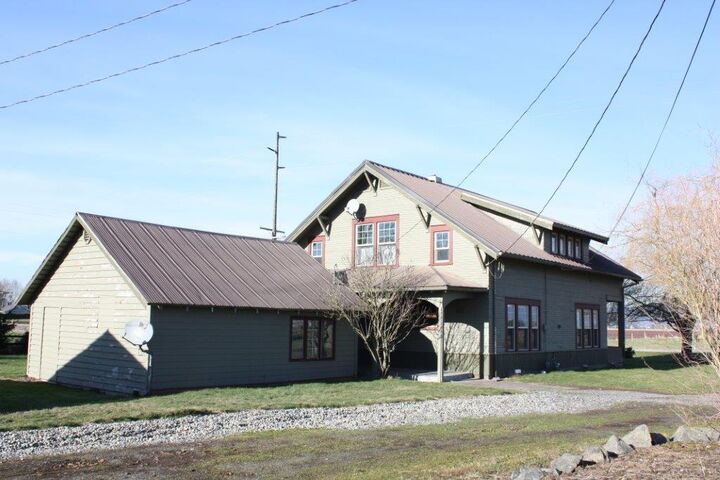 Property Photo: 4833 Rock Rd WA 98295