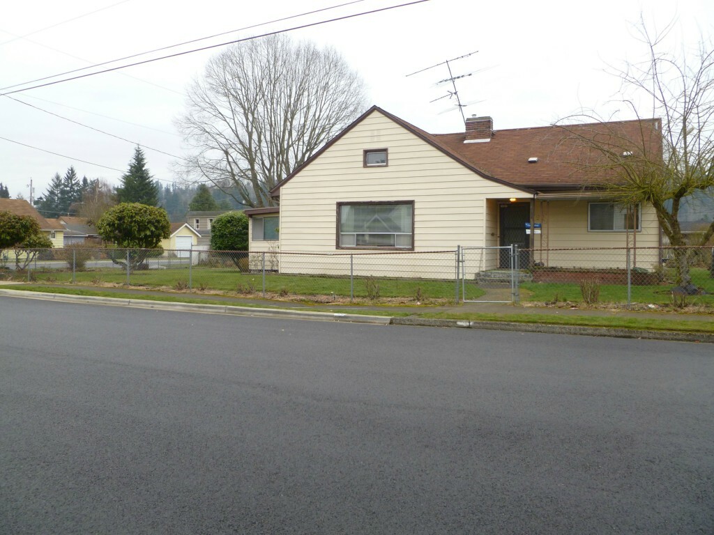 Property Photo:  122 Pike St NE  WA 98002 