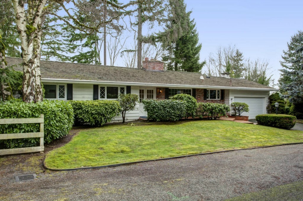 Property Photo:  8751 SE 48th St  WA 98040 