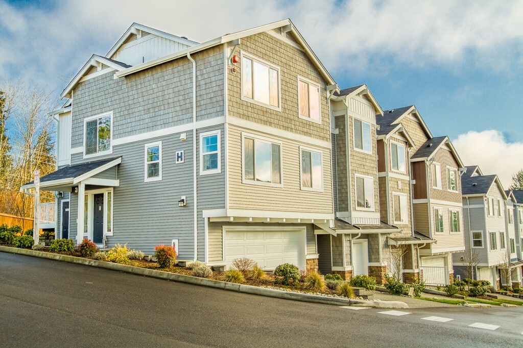 Property Photo: 15720 Manor Way H2 WA 98087