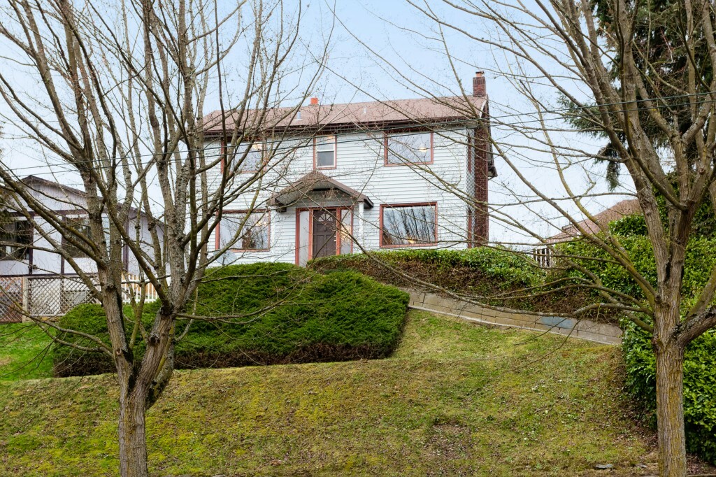 Property Photo:  3010E Cherry St  WA 98122 