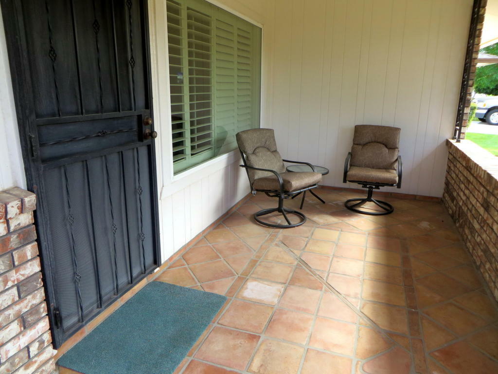Property Photo: 9718 W Oak Ridge Drive AZ 85351