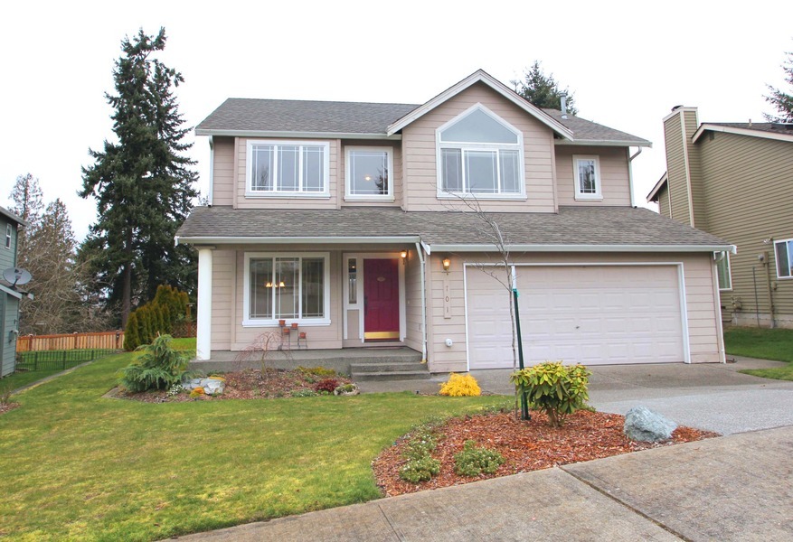 Property Photo:  701 53rd Street SE  WA 98092 