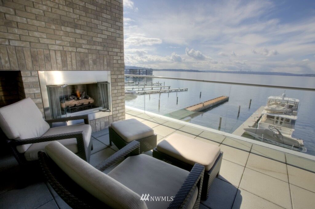 Property Photo: 213 Lake Street S WA 98033