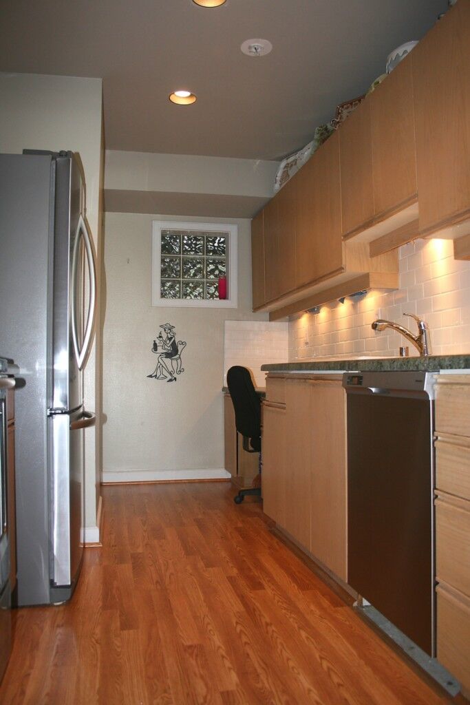 Property Photo:  1504  Aurora Avenue N 106  WA 98109 