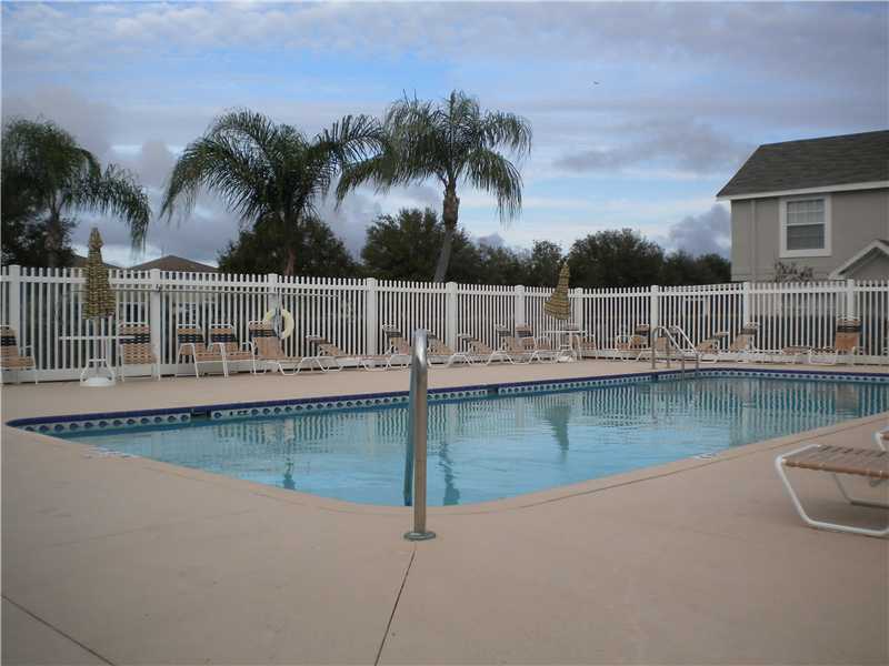 Property Photo: 556 Kensington Lake Circle FL 33511