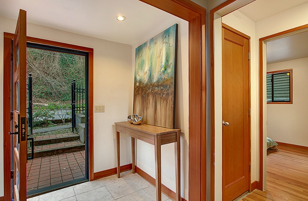 Property Photo:  2408 Delmar Drive E  WA 98102 