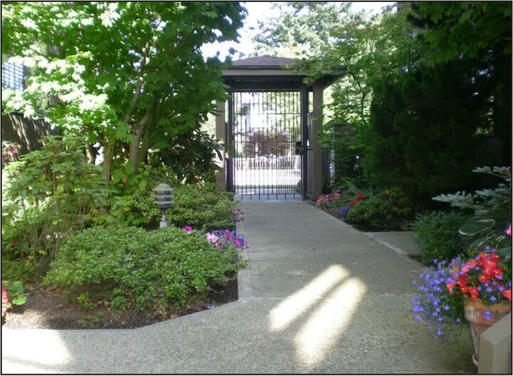 Property Photo: 1906 Colby Ave WA 98201