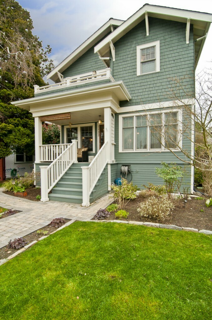 Property Photo:  1522 45th Ave SW  WA 98116 