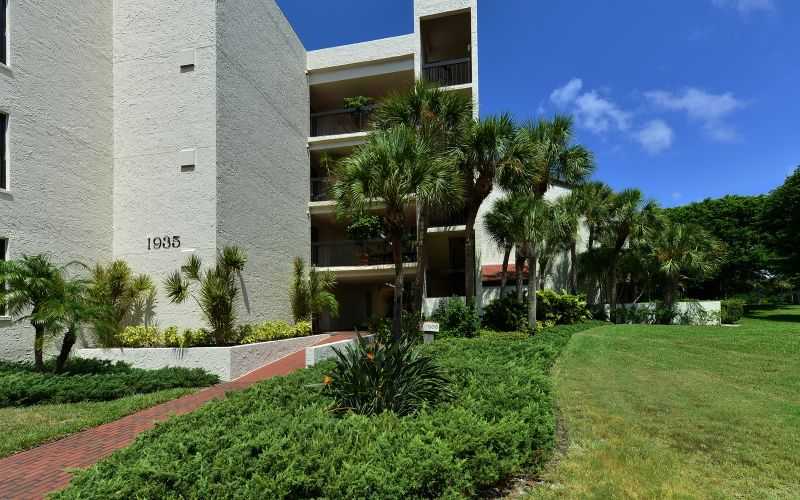 Property Photo:  1935 Gulf Of Mexico Drive 109  FL 34228 