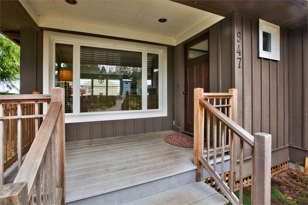 Property Photo:  947 Walnut St  WA 98020 