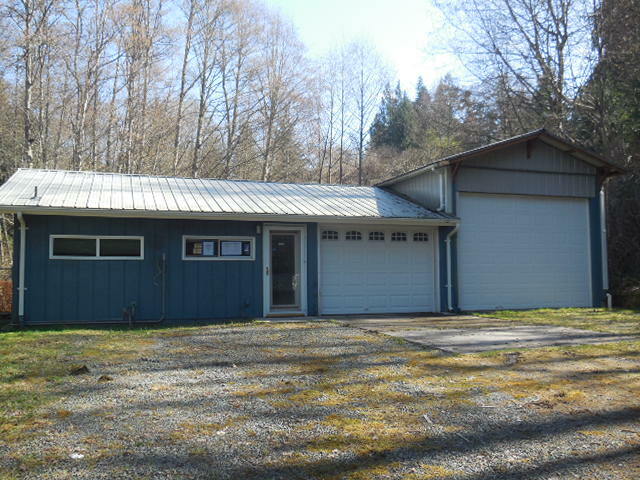 Property Photo: 942 Valerie Dr WA 98282