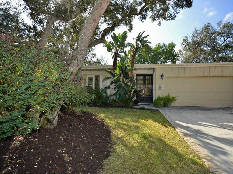 Property Photo:  738 Edgemere Lane  FL 34242 