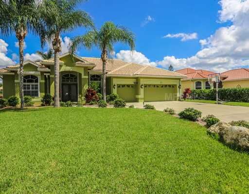 Property Photo: 520 Ravenna Street FL 34285