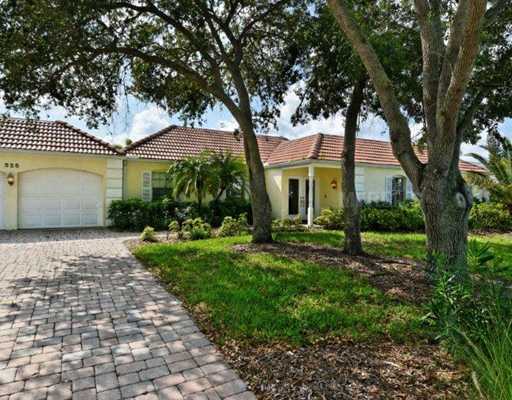 Property Photo:  525 Blue Jay Place  FL 34236 