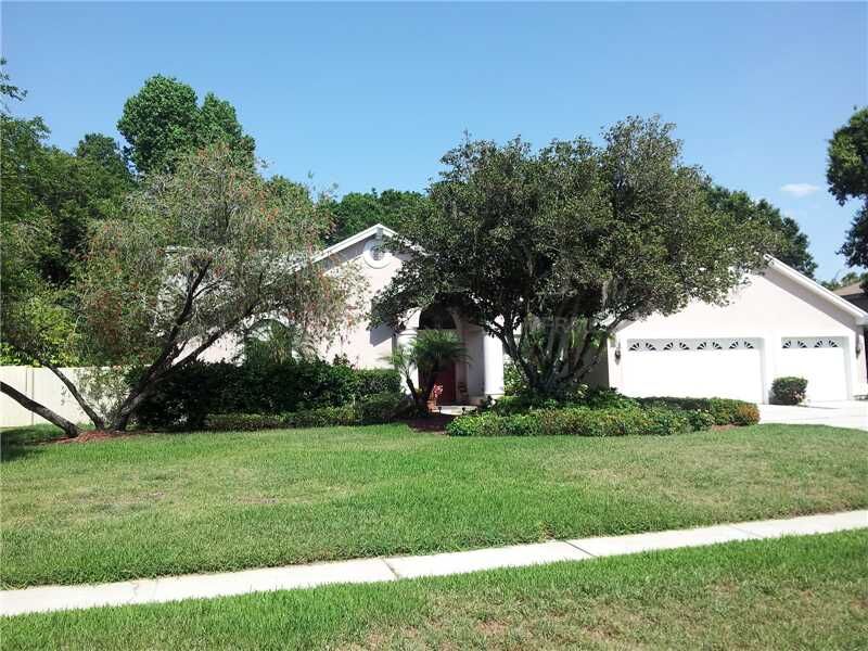 Property Photo:  16121 Vanderbilt Drive  FL 33556 