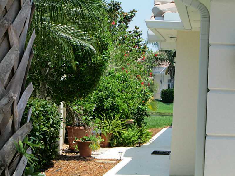 Property Photo:  8850 Etera Drive  FL 34238 