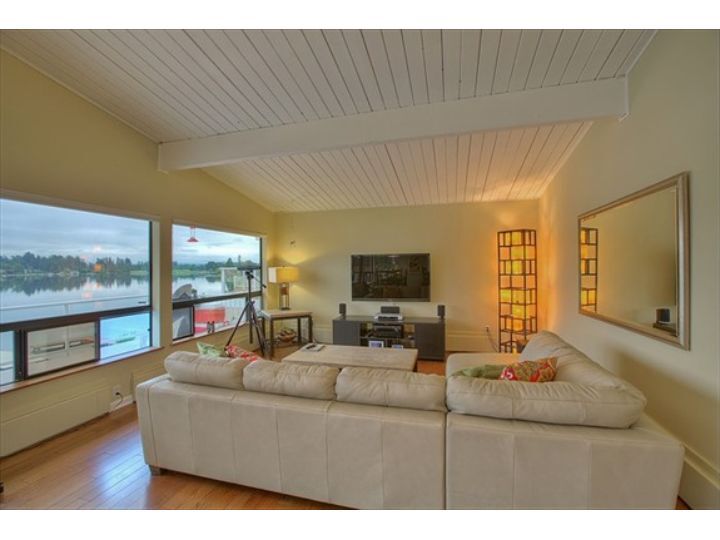 Property Photo: 26712 138th Place SE WA 98042