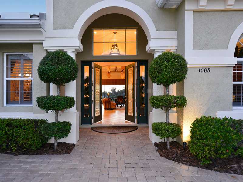 Property Photo:  1008 Rainbow Court  FL 34212 