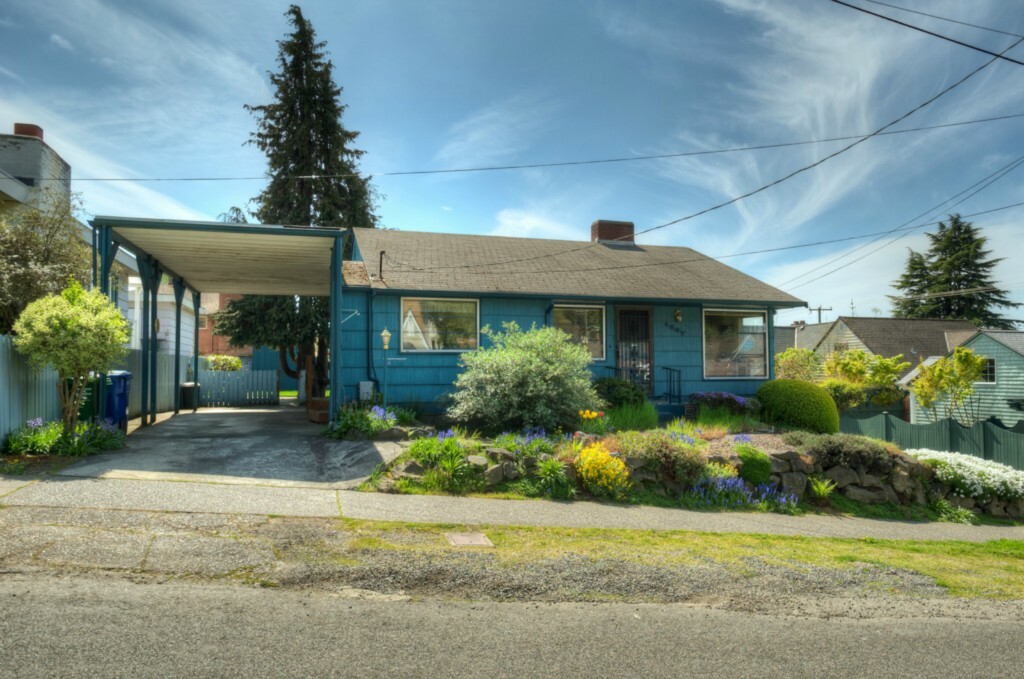 Property Photo:  4607 SW Cloverdale St  WA 98136 