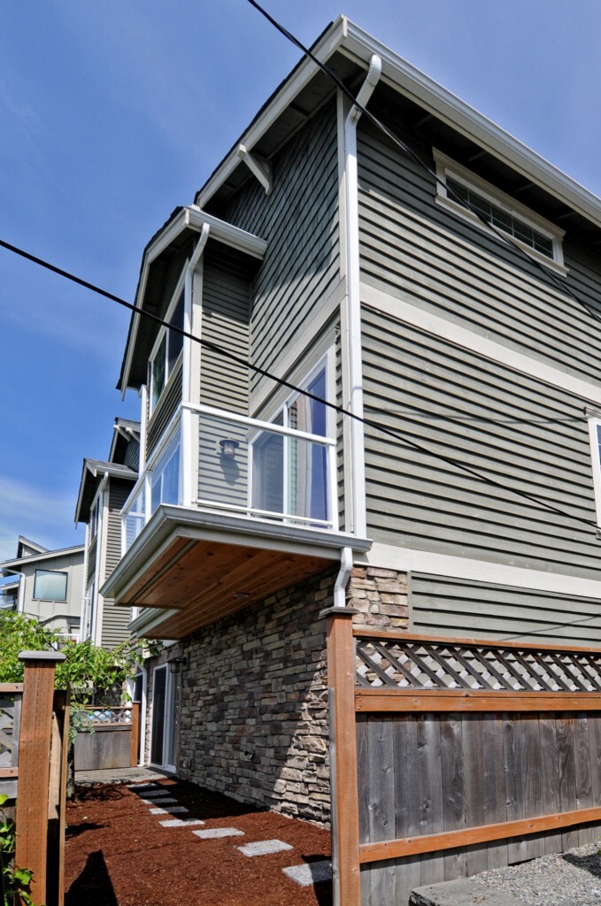 Property Photo:  2028 Eastlake Ave E A  WA 98102 