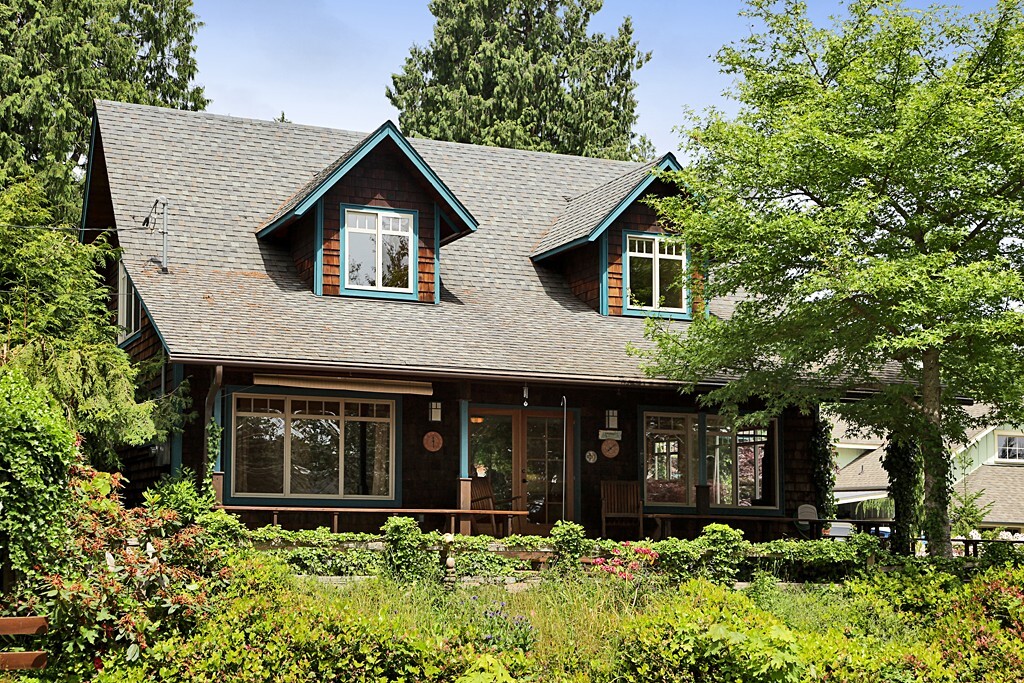 Property Photo: 3625 Fidalgo Dr WA 98236