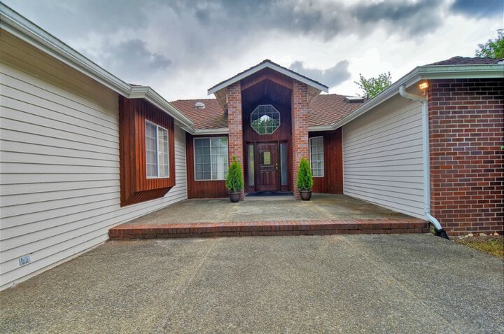 Property Photo: 18225 Bellflower Rd WA 98012