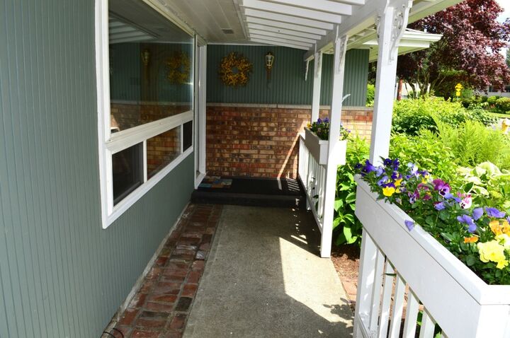 Property Photo: 1413 12th St NE WA 98002