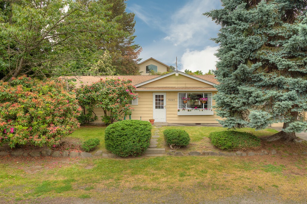 Property Photo:  10225 19th Ave SW  WA 98146 