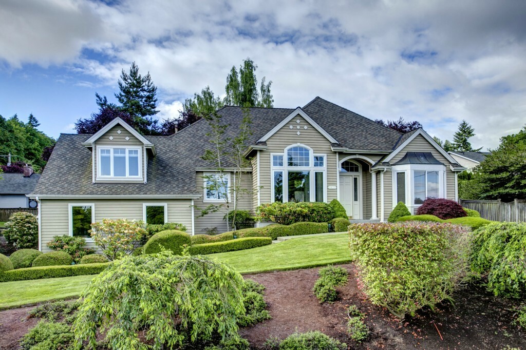 Property Photo: 8367 SE 30th St WA 98040