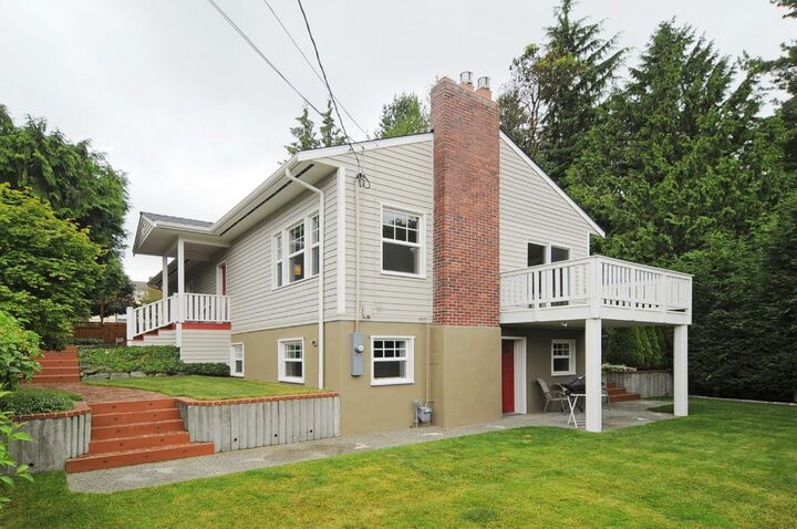 Property Photo: 902 NE 165th St WA 98155